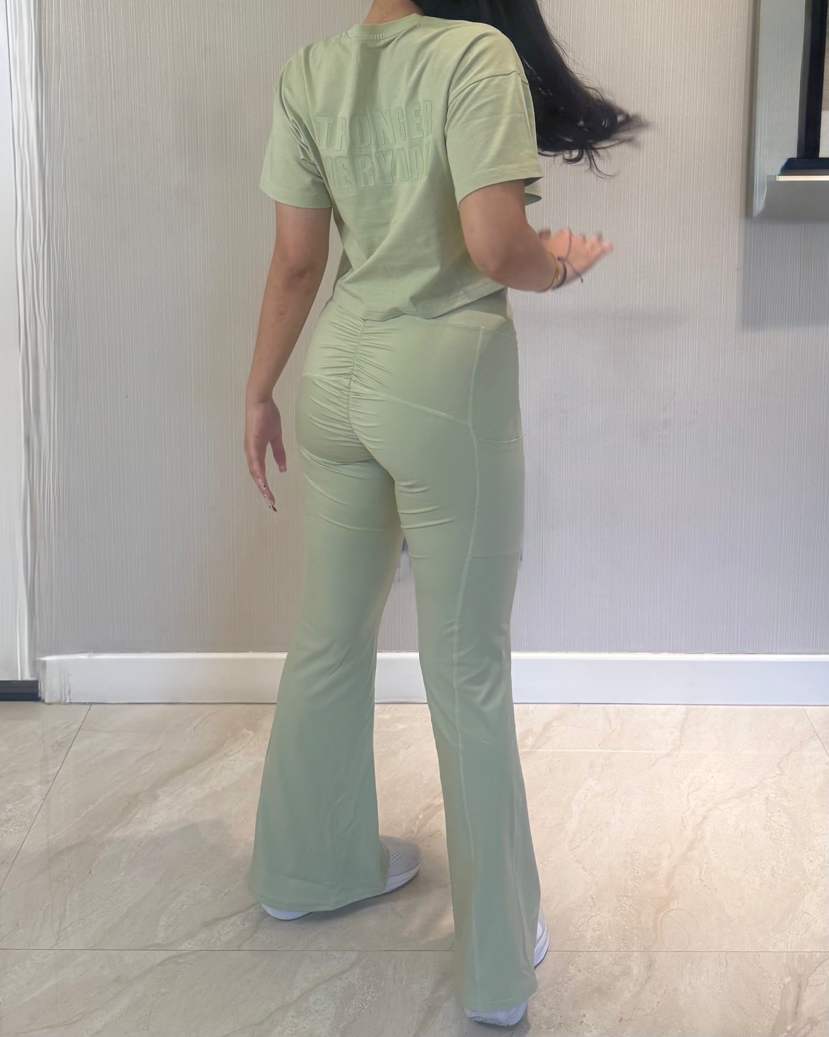 STRONGER EVERYDAY CROPPED TEE